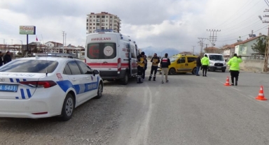 Karaman'da otomobil ile ticari taksi çarpıştı: 1 yaralı