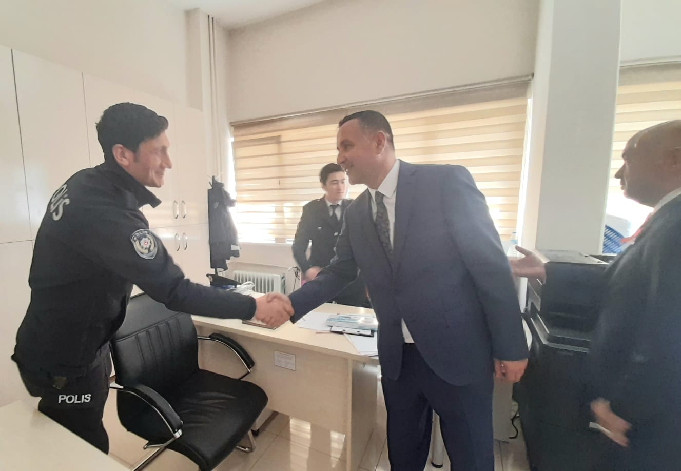 Mahmut Ünüvar kentte görevli tüm polisleri ziyaret etti