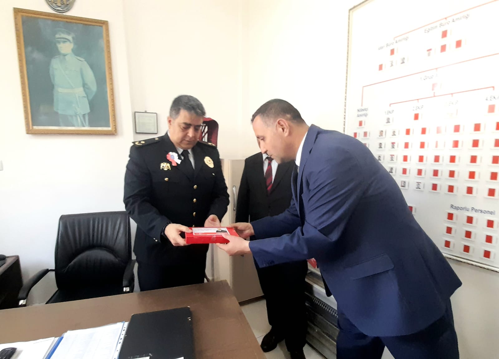 Mahmut Ünüvar kentte görevli tüm polisleri ziyaret etti