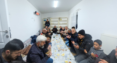 Karaman Valisi Mehmet Fatih Çiçekli ve Eşi, Siyahser Mahallesi Sakinleriyle İftar Yaptı