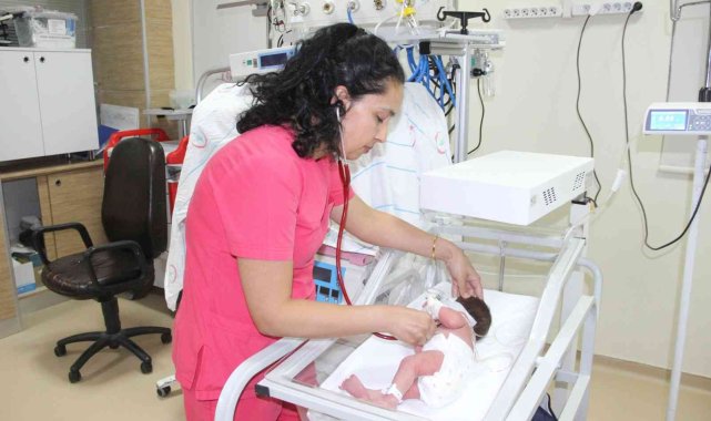 10 günlük bebeği cami kapısına bırakıp terk ettiler