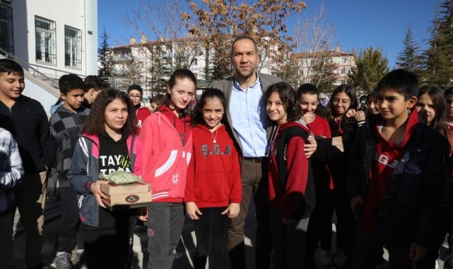 Başkan Özdemir: "Gençlerimize bu tatil döneminde bol bol kitap okumalarını tavsiye ediyorum"