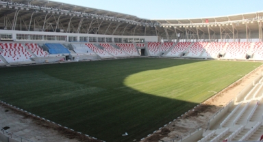 Karaman’ın yeni şehir stadyumunda çim serme işlemi tamamlandı