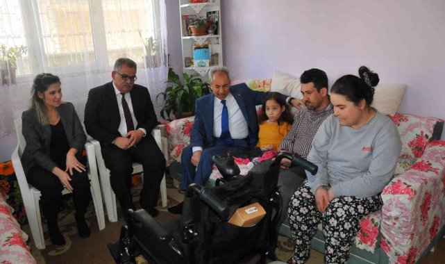 Küçük Huriye'nin akülü engelli sandalye sevinci
