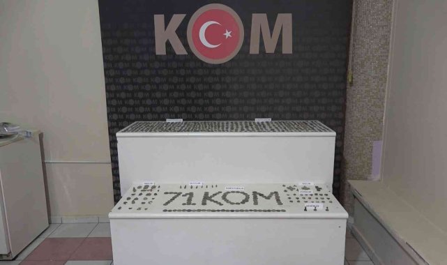 Osmanlı ve Roma dönemlerine ait yüzlerce tarihi eser ele geçirildi: Aralarındaki o mühür dikkat çekti