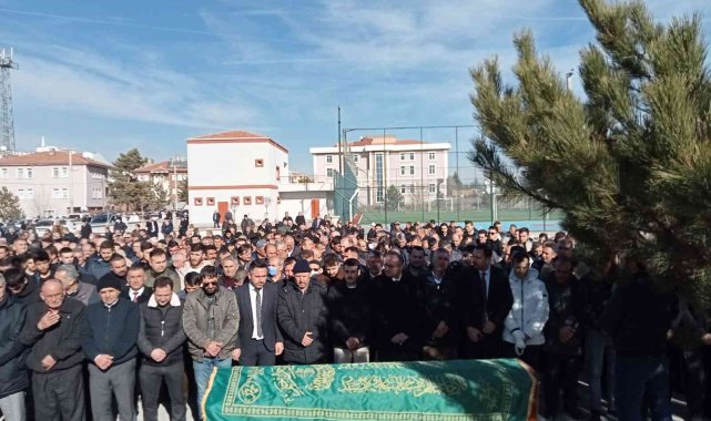 Trafik kazasında hayatını kaybeden Rabia'nın son yolculuğuna uğurladığı anlar yürekleri dağladı