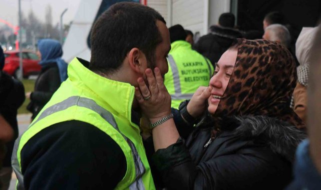 14 günlük özlemi boğazları düğümlenerek anlattılar