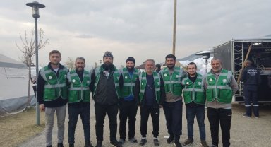 1999 depremini yaşayan Sakaryalı öğretmen ve memurlar depremzedelerin yardımına koştu