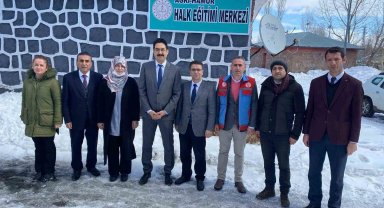 Ağrılı çocuklar depremden etkilenen kardeşleri için oyuncak üretiyor