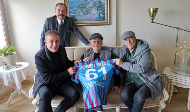 Ahmet Suat Özyazıcı'nın başarılarla dolu yaşamı