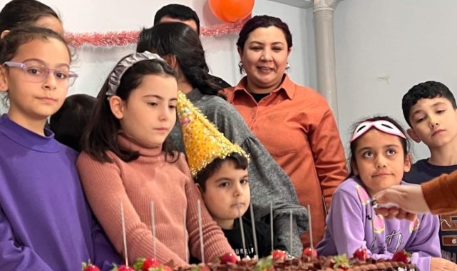 AK Parti Kırşehir teşkilatı depremzede Mustafa'nın doğum gününü kutladı