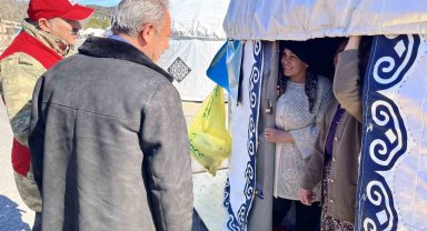 AK Partili Tin, Kırgız ve Kazak otağlarında kalan depremzedelerle buluştu