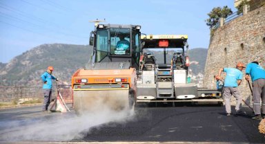 Alanya'da asfalt yenileme çalışmaları devam ediyor