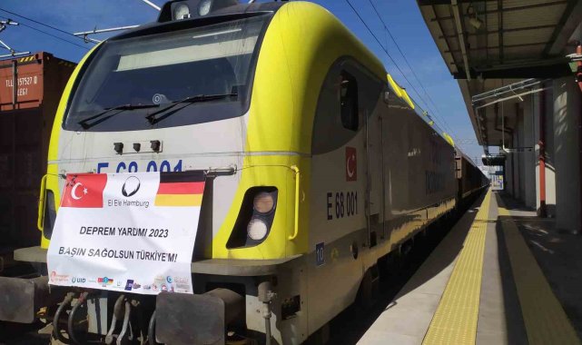 Almanya'dan yola çıkan 400 tonluk malzeme taşıyan yardım treni Halkalı Tren Garı'na geldi