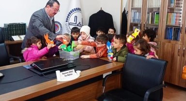 Altıntaş'ta Kur'an Kursu öğrencileri harçlıklarını depremzedelere bağışladı