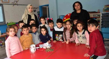 Ana sınıfı öğrencileri pizza ve gezi paralarını depremzede çocuklara bağışladı