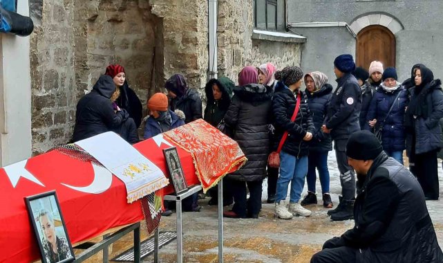 Anne ve kızı enkaz altında can vermişti, yakınlarının feryatları yürekleri dağladı