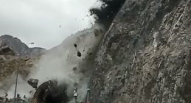 Artvin'de heyelan anı cep telefonu kamerasına böyle yansıdı