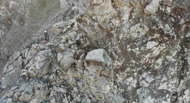 Artvin'de heyelan bölgesi için profesyonel dağcılar bölgede çalışma başlattı