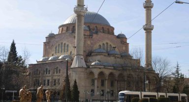 Asırlık Eskişehir Reşadiye Camii görenleri mest ediyor