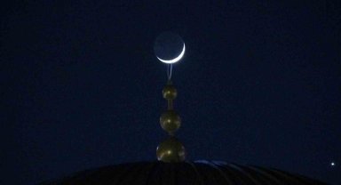 Ay, Venüs ve Jüpiter yakınlaşması Taksim Camii ile birlikte görüntülendi