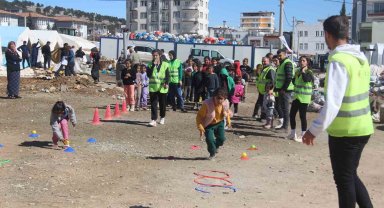 Aynı acıyı yaşayan yetişkin ve çocuklar sokak oyunlarında buluştu