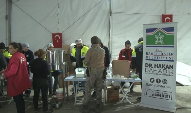 Bahçelievler Belediyesi Hatay'da aşevi çadırı kurdu