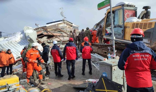 Balıkesirli öğretmenler deprem bölgesinde çalışıyor
