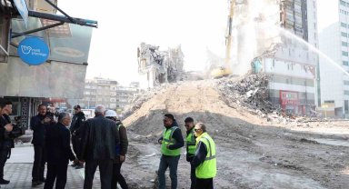Başkan Büyükkılıç Yurtlarda Kalan Depremzedeleri Ziyaret Etti