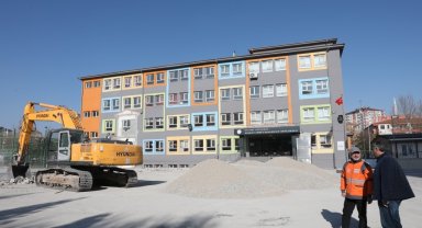 Başkan Çolakbayrakdar, Depremde Hasar Gören Yapıların Yıkım Çalışmalarını Kontrol Etti
