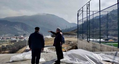Başkan Yaman, halı saha tesisinde ve mesire alanında inleceme yaptı