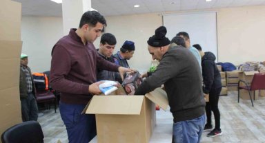 Beylikova Kaymakamı Atak, ilçede toplanan yardımları depremzedelere bizzat teslim etti