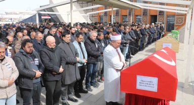 Bir aile yok oldu, yan yana dizilen tabutlar yürek dağladı