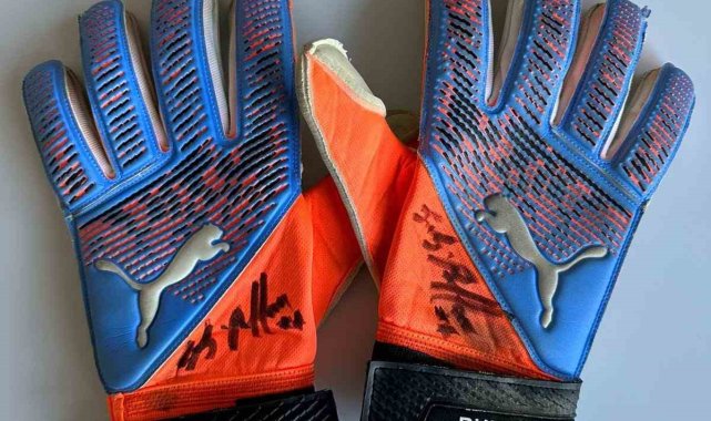Buffon'un eldivenlerinden elde edilen gelir depremzedelere bağışlanacak