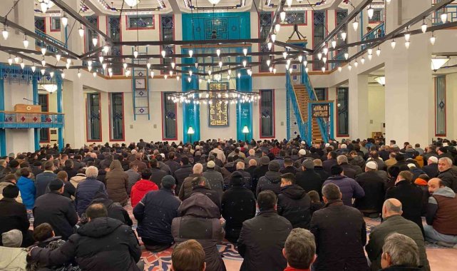 Bursa'da dualar depremzedeler için