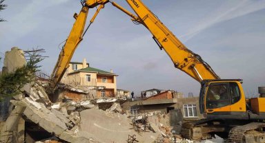 Büyükçekmece'de kaçak yapılar yıkıldı