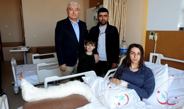 Çeşme'de ameliyat edilen depremzede enkaz altında yaşadığı zor anları anlattı