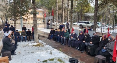 Çığ altında kalarak şehit düşen Ufuk Deniz, kabri başında anıldı