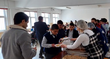 Çıldır'daki öğrencilere ücretsiz yemek hizmeti