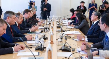 Çinli diplomat Wang: "Rusya ve Çin, çok kutuplu dünyaya bağlı"