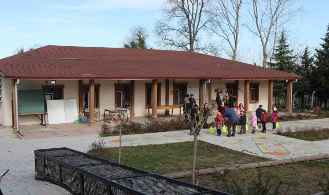 Çocuklar depremin izlerini Atakum'da siliyor