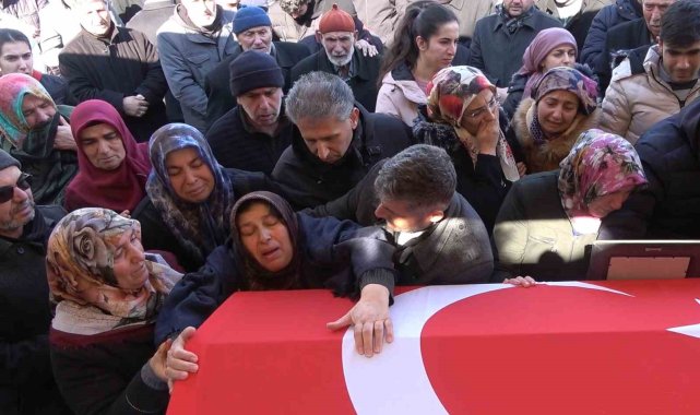 Deprem bir aileyi hayattan kopardı: Annenin feryadı yürekleri dağladı