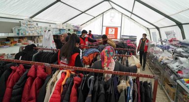 Deprem bölgesinde 5 sosyal market açıldı