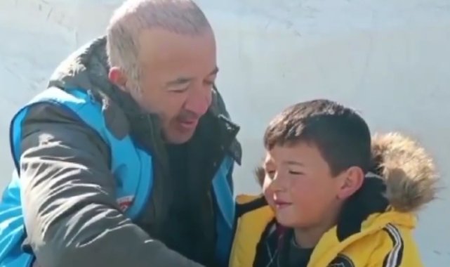 Deprem bölgesinde tanıştığı minik Arda ile vedalaşma duygulandırdı