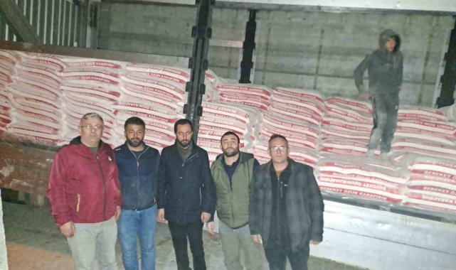 Deprem bölgesine odun ve un yardımı yaptılar