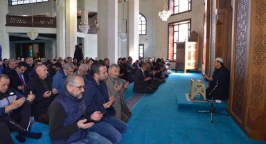 Depremde hayatını kaybedenler için Ahi Evran Üniversitesi'nde mevlit okutuldu