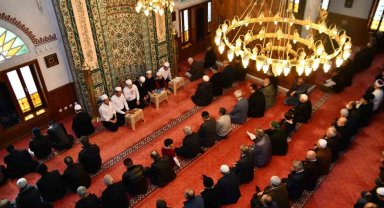 Depremde hayatını kaybedenler için Kur'an okundu