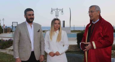 Depremzede çift Mersin'de dünya evine girdi