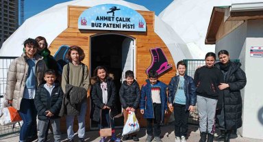 Depremzede çocuklar buz pateni pistinde