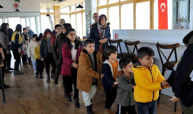 Depremzede çocuklara 'moral etkinliği'